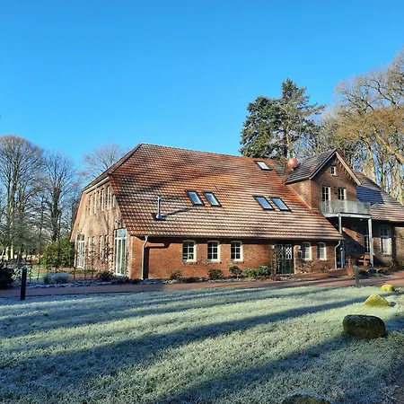 Forest Retreat In East Frisia בית נופש