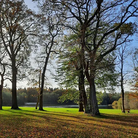 בית נופש Forest Retreat In East Frisia